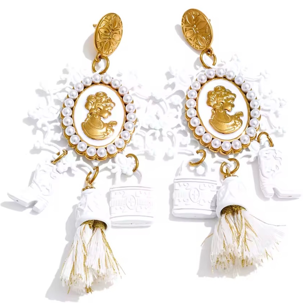 Sara Sotti Elegant Gold And White Cameo Earrings